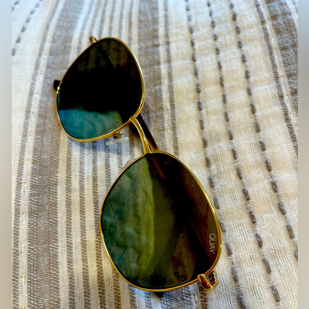 Jezabell Quay Australia sunnies